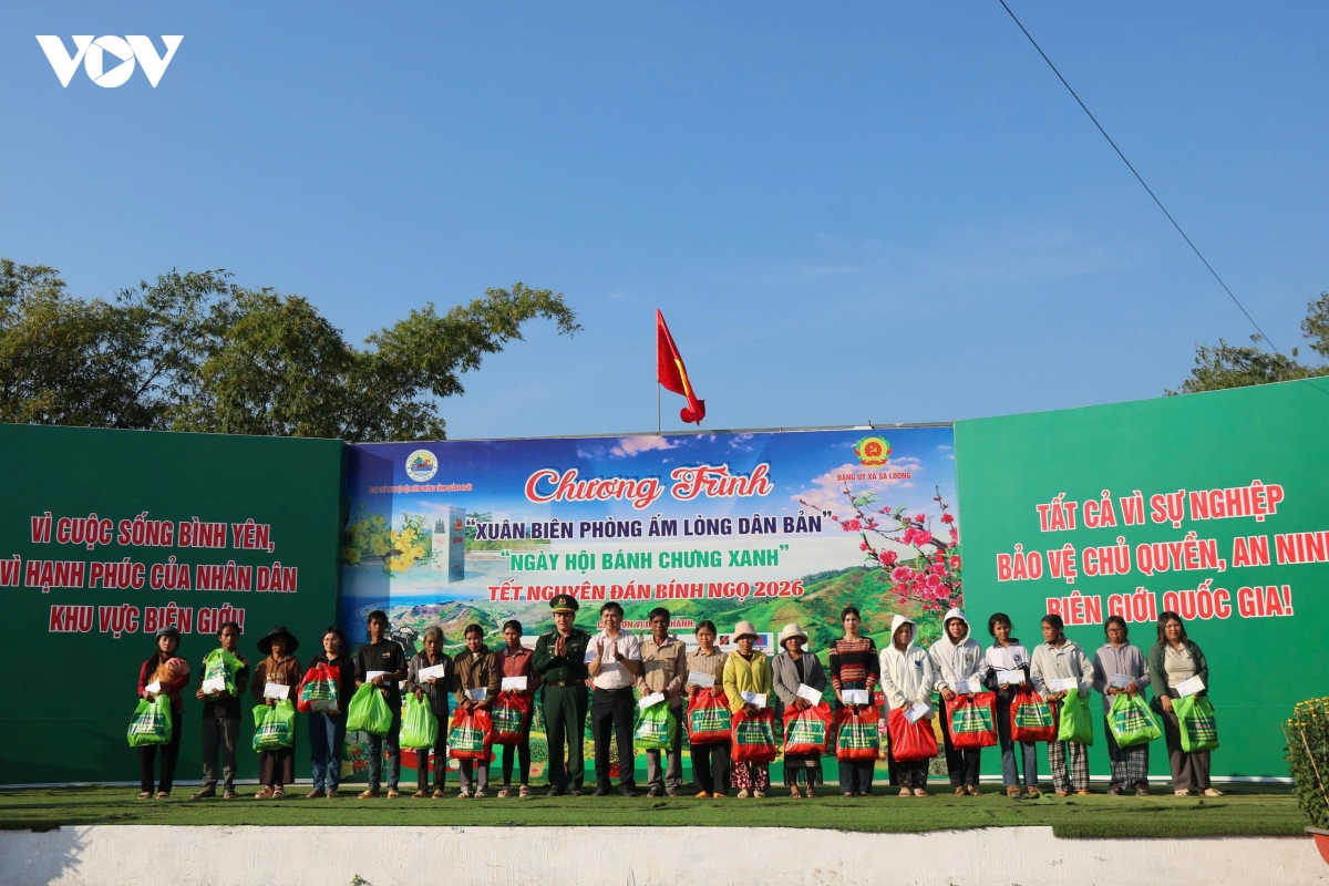 xuan bien phong - gan ket tinh quan dan noi bien gioi quang ngai hinh anh 1