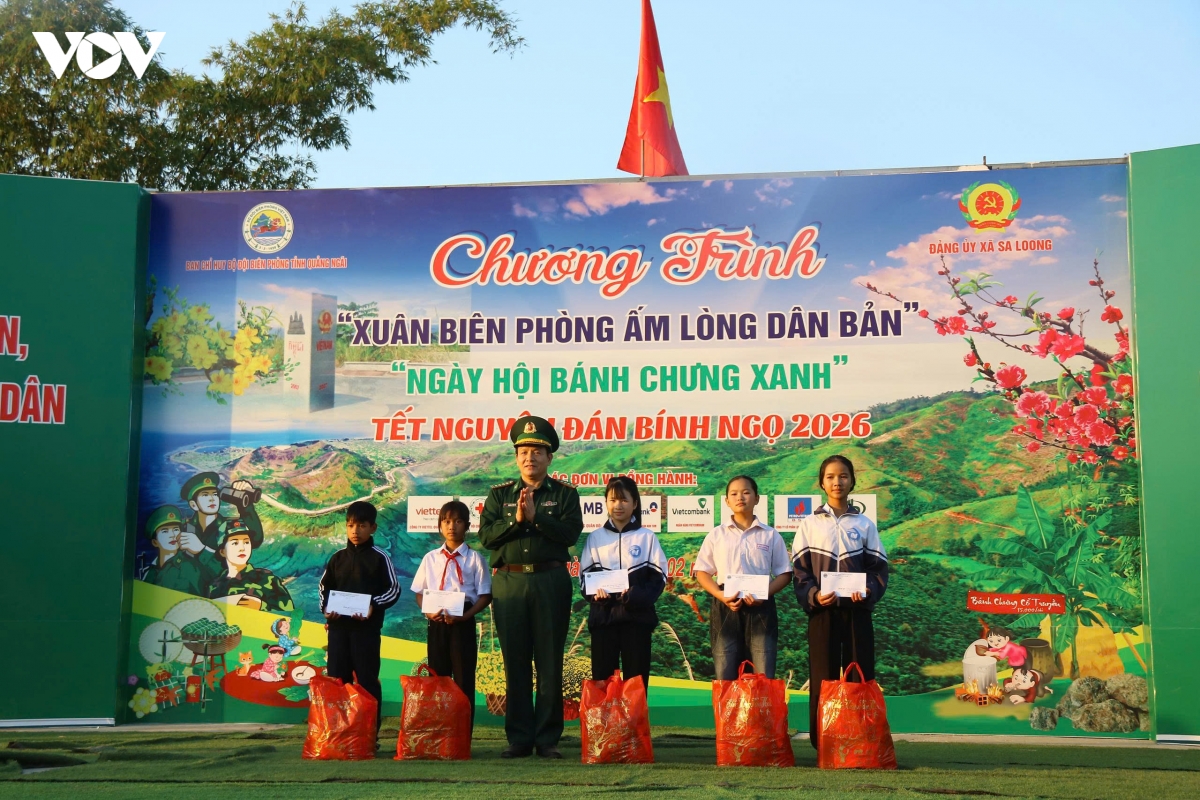 xuan bien phong - gan ket tinh quan dan noi bien gioi quang ngai hinh anh 2