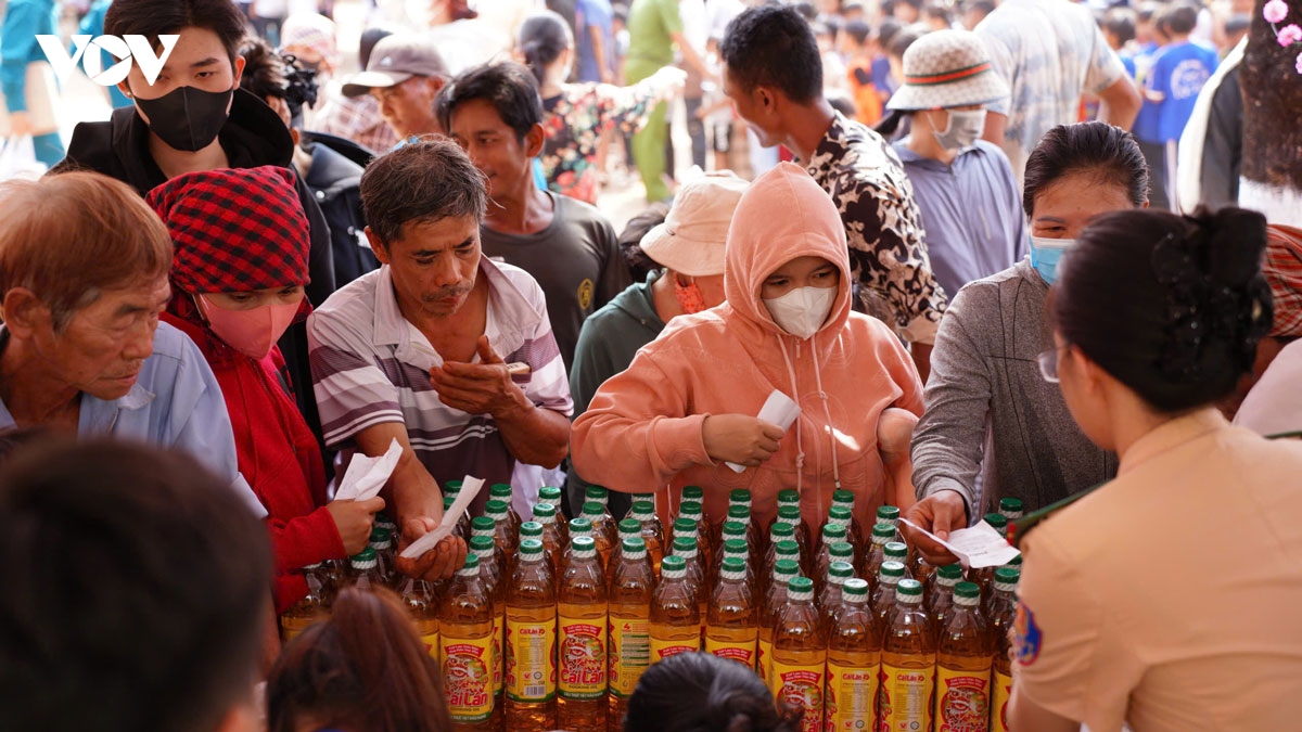  suoi am bien cuong , mang tet som den ba con vung bien o Dong nai hinh anh 1