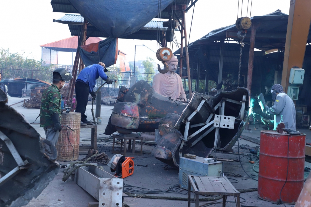 lang nghe duc dong Y yen tu lo duc thu cong den chuoi gia tri hang hoa hinh anh 8