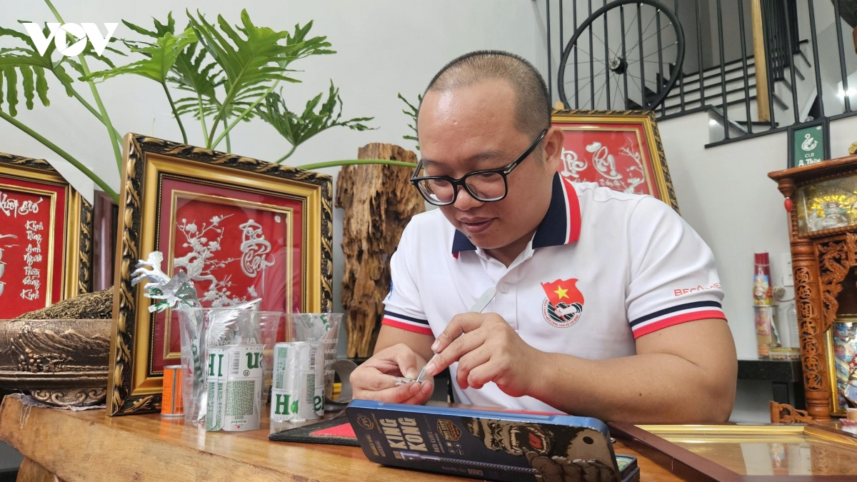so hoa tranh vo lon thoi canh tranh hinh anh 1