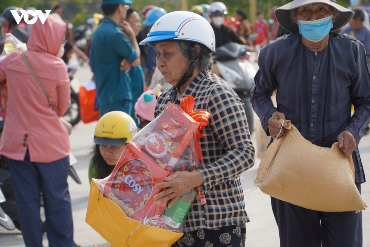 khi nhung mon qua nho det nen niem vui lon dip tet binh ngo hinh anh 1