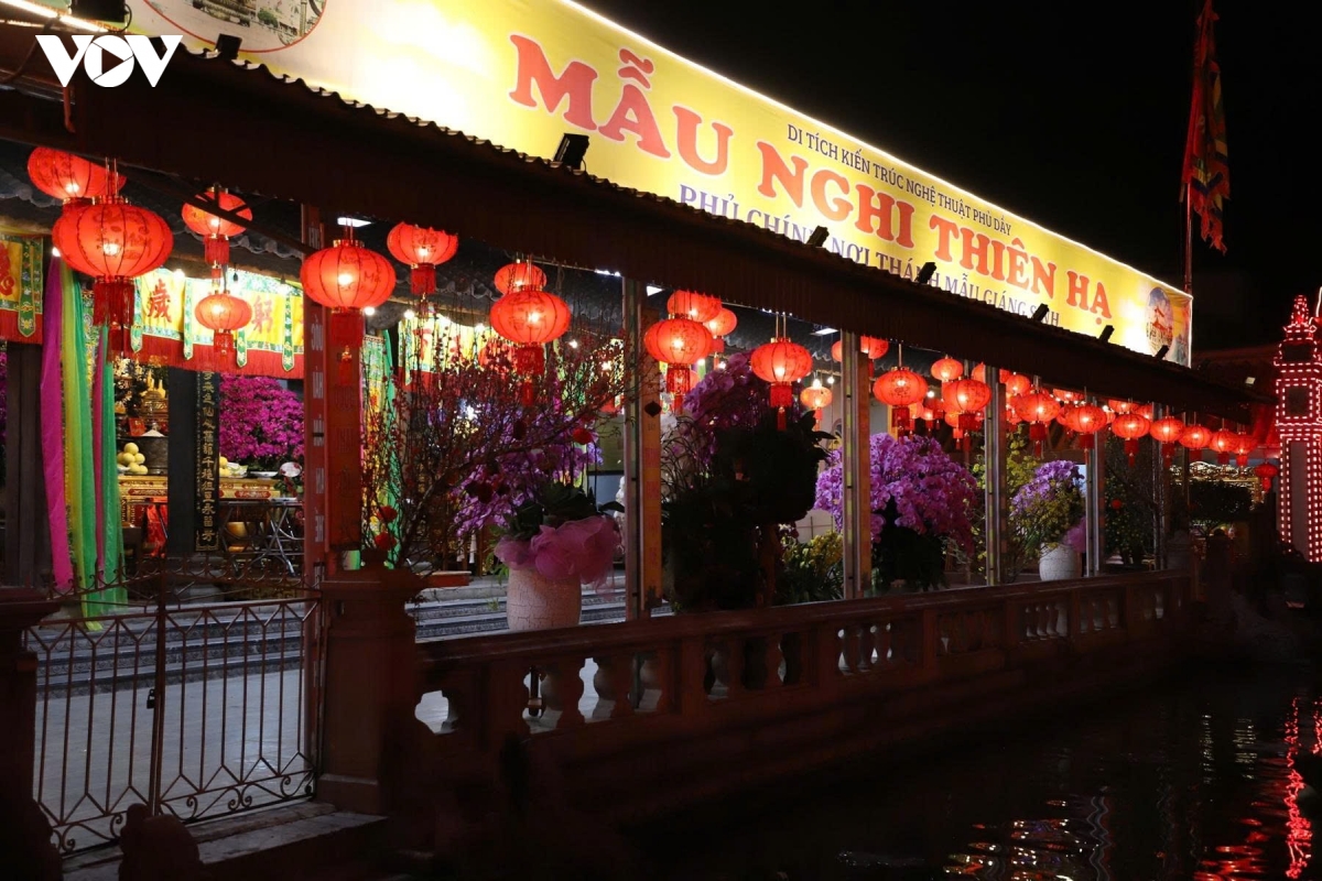 phu day dem dau xuan, khach phuong tay ngo ngang hoa minh chiem bai, xin loc mau hinh anh 1