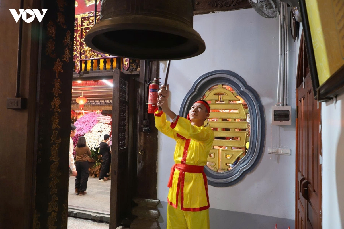 phu day dem dau xuan, khach phuong tay ngo ngang hoa minh chiem bai, xin loc mau hinh anh 3