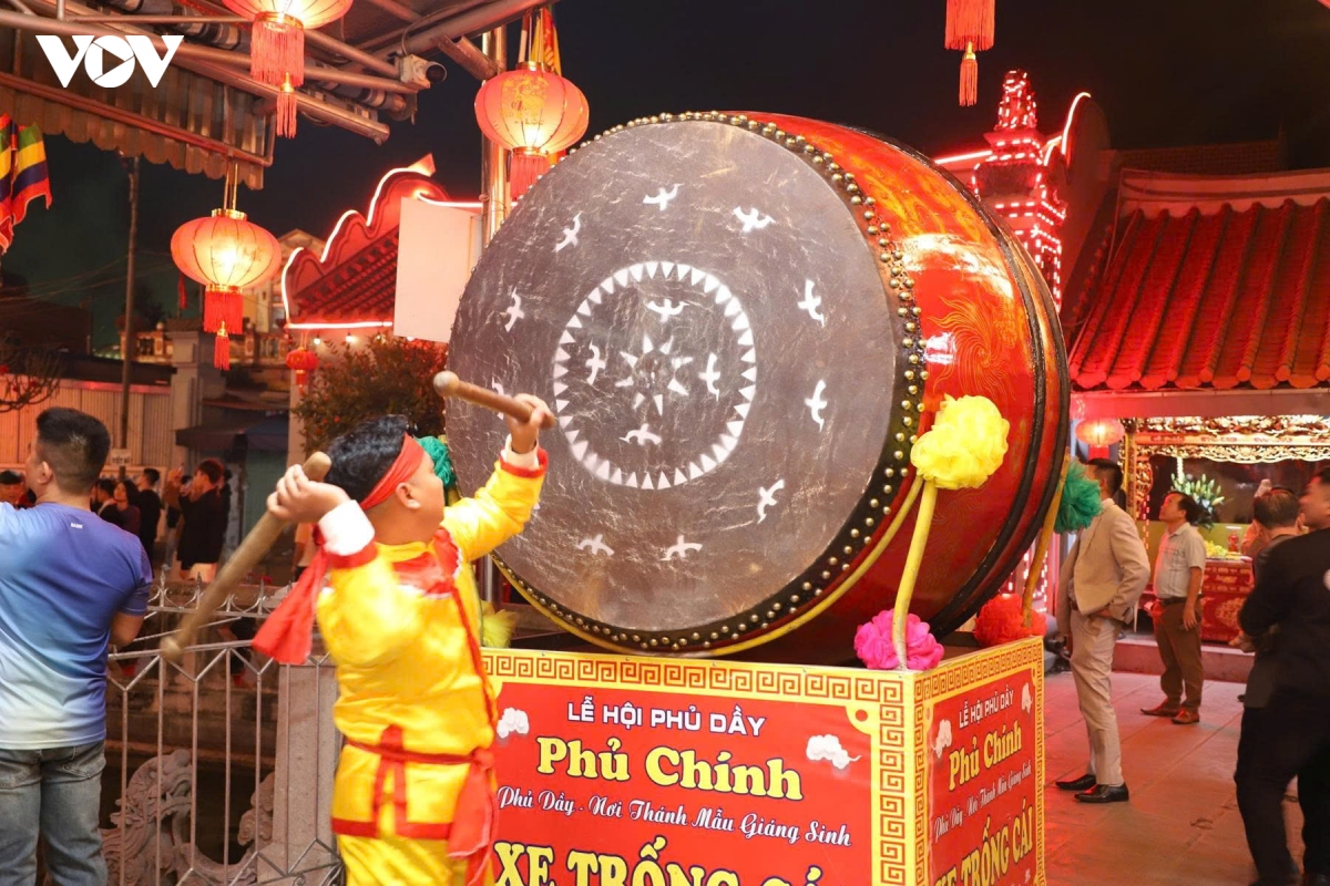 phu day dem dau xuan, khach phuong tay ngo ngang hoa minh chiem bai, xin loc mau hinh anh 4