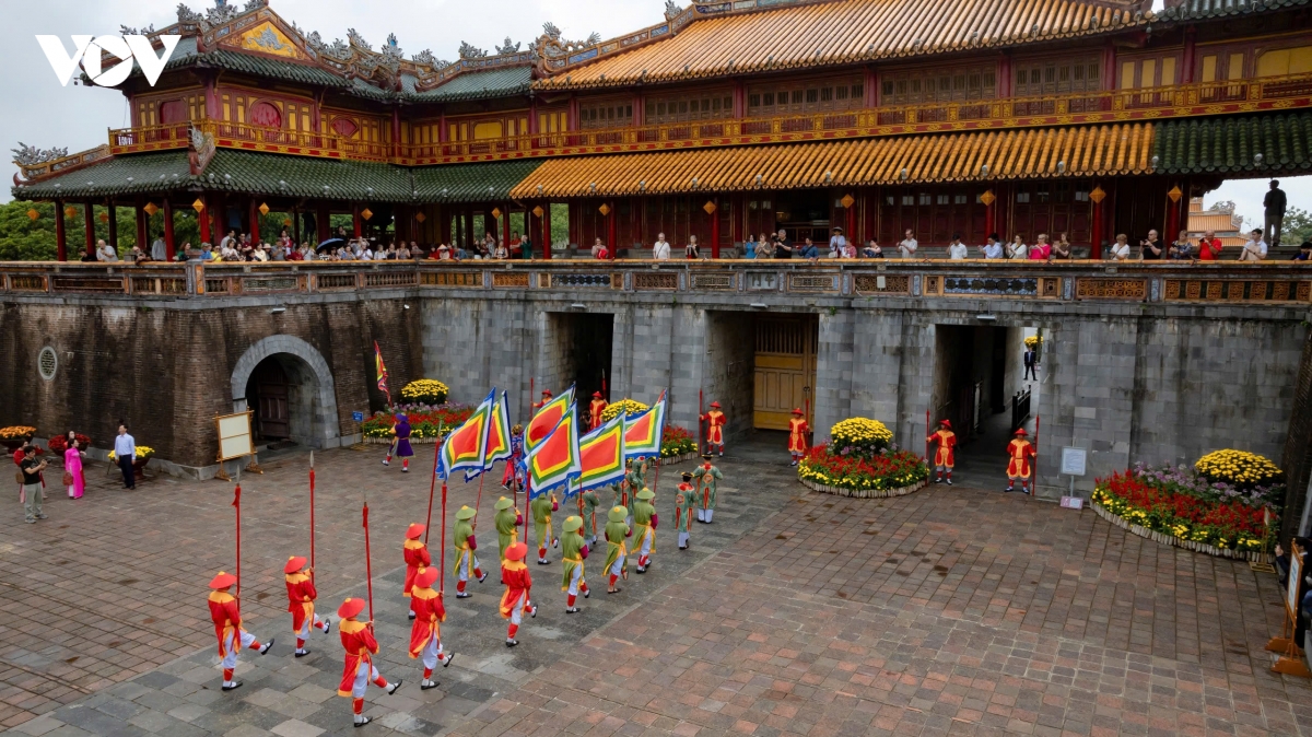 no nuc du xuan, don tet tai cac diem den du lich trong ca nuoc hinh anh 3