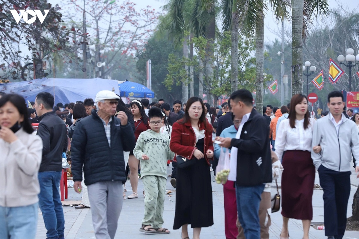 the he z noi buoc ong ba, no nuc do ve Den tran dip tet binh ngo 2026 hinh anh 2