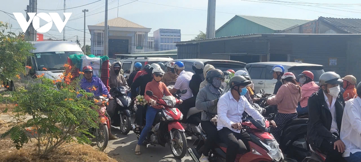 Đồng Tháp tích cực khắc phục kẹt xe kéo dài tại các cổng chùa