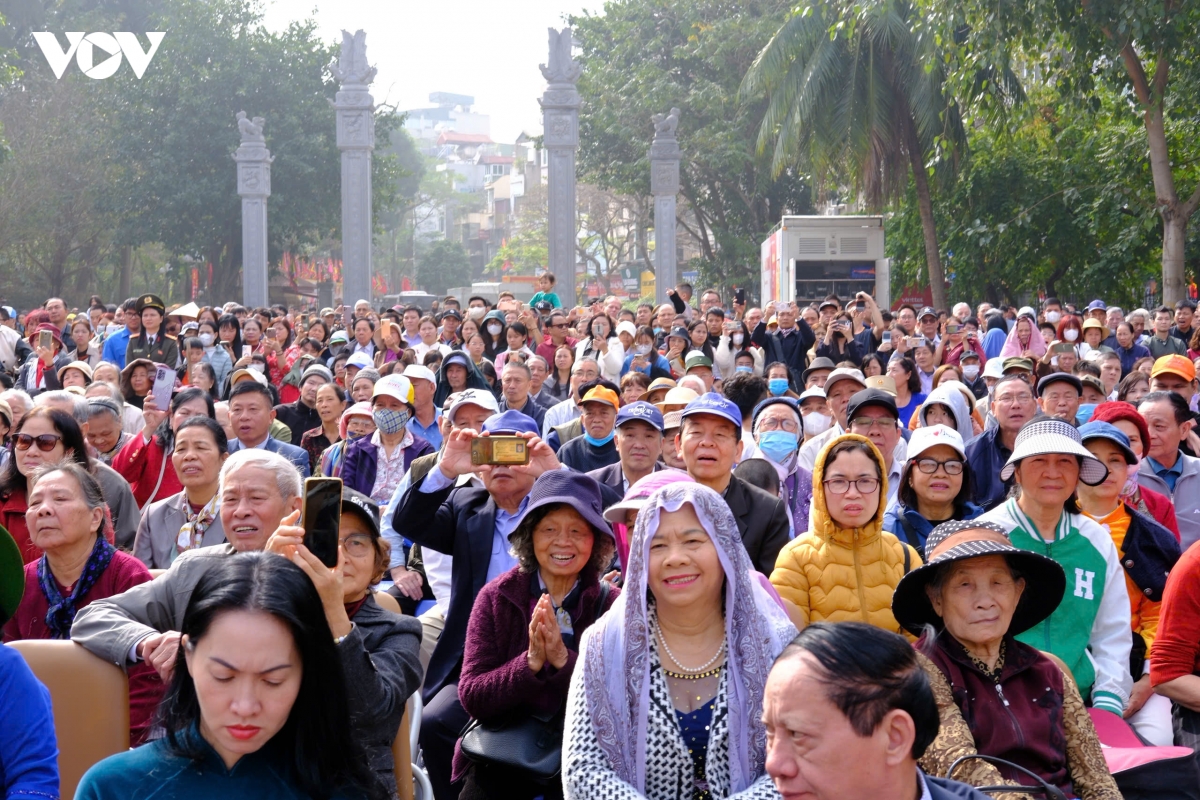 nguoi dan thu do no nuc du le hoi go Dong Da xuan binh ngo 2026 hinh anh 20