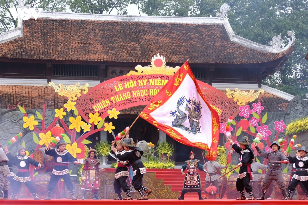 nguoi dan thu do no nuc du le hoi go Dong Da xuan binh ngo 2026 hinh anh 14