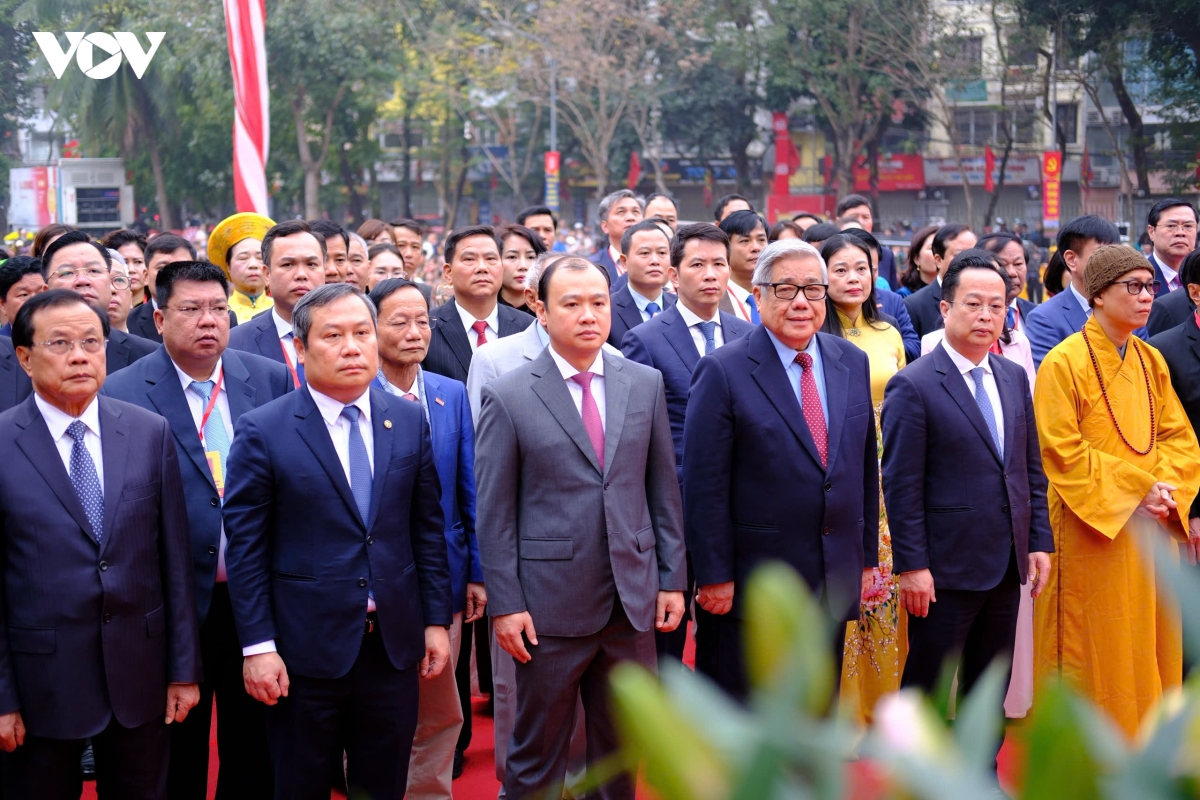 nguoi dan thu do no nuc du le hoi go Dong Da xuan binh ngo 2026 hinh anh 3