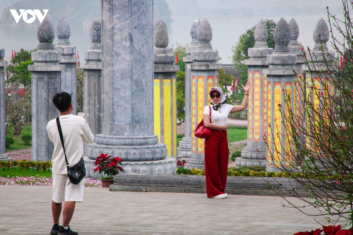 no nuc du khach den voi tam chuc truoc them khai hoi hinh anh 11