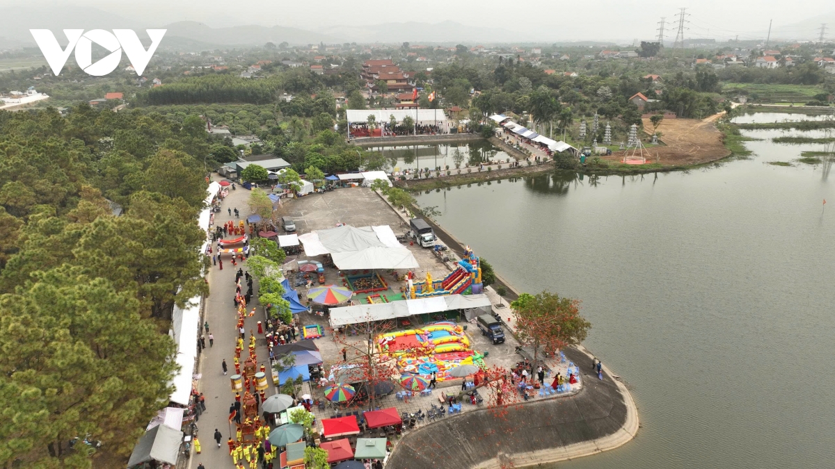 ron rang le hoi chua quynh lam giua dat thieng binh khe, quang ninh hinh anh 1