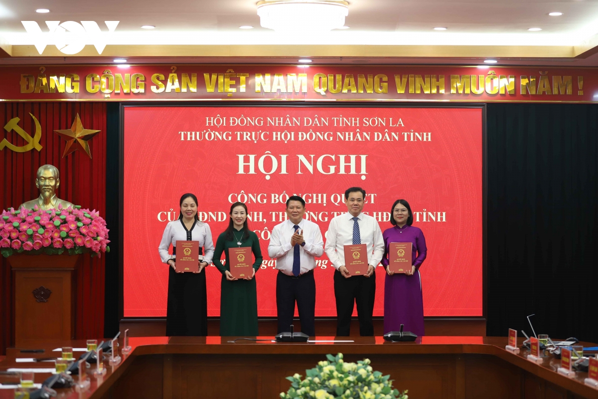 Hội đồng Nhân dân tỉnh Sơn La công bố Nghị quyết về công tác cán bộ