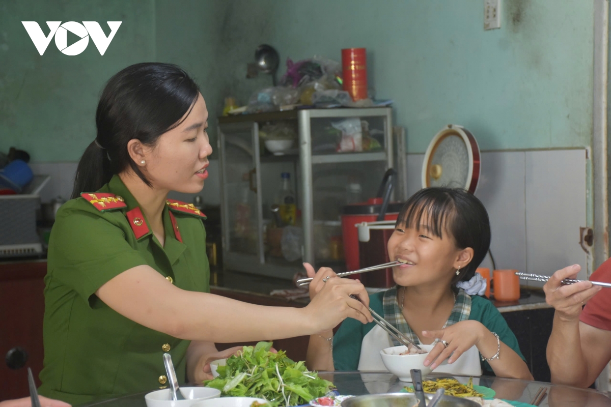 Lan tỏa giá trị nhân văn từ mô hình con nuôi của công an xã