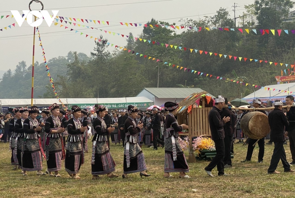 ron rang le hoi bun voc nam ben dong nam mu hinh anh 10