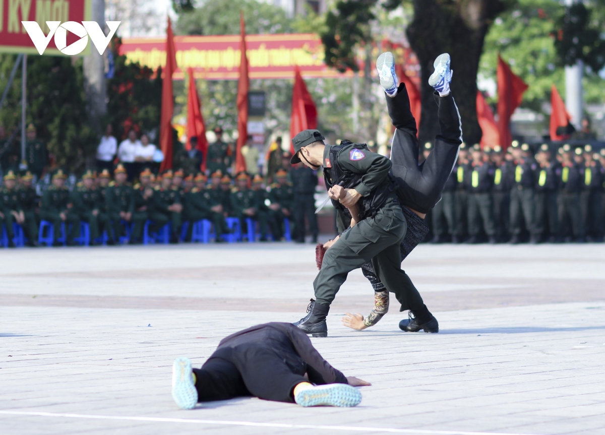 luc luong vu trang Dien bien ra quan huan luyen 2026 day khi the hinh anh 11