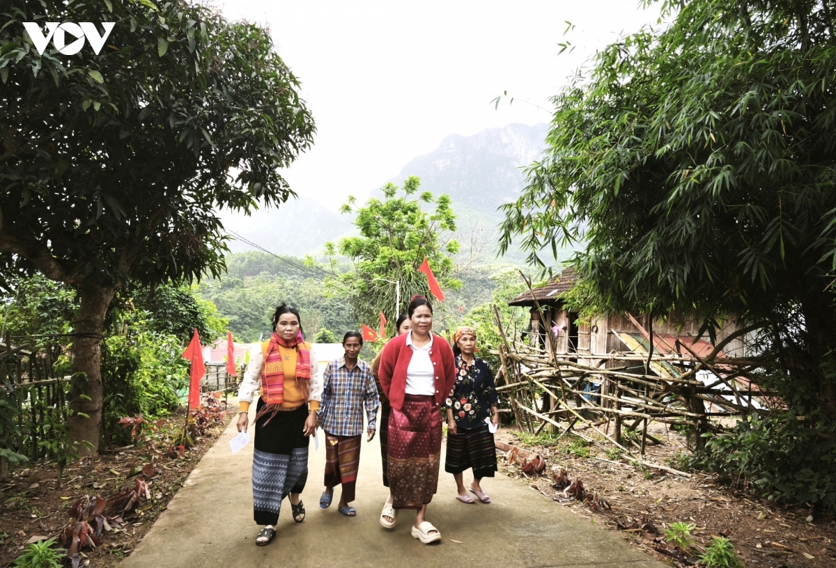 bang rung, vuot thac tam lu di bau cu som o xa truong son, quang tri hinh anh 2