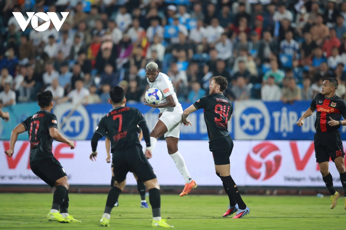 Nam Định có 3 điểm đầu tiên sau 186 ngày ở V-League: “Trời ơi, thắng rồi”