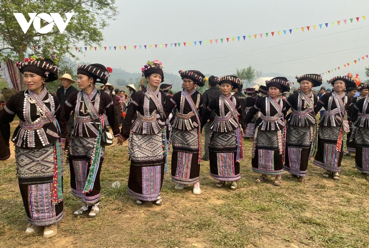 ron rang le hoi bun voc nam ben dong nam mu hinh anh 11