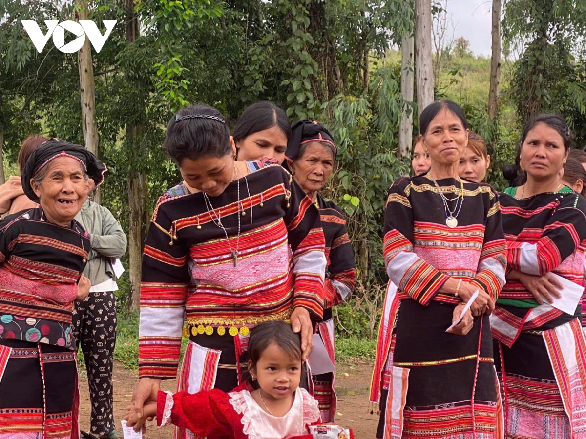 lang ba na duy nhat o gia lai bau cu som hinh anh 1