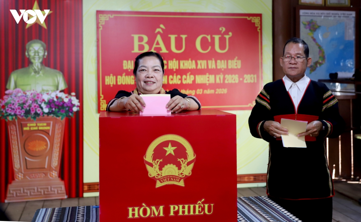nguoi co uy tin gop phan dua ngay hoi bau cu den cac buon lang tay nguyen hinh anh 3