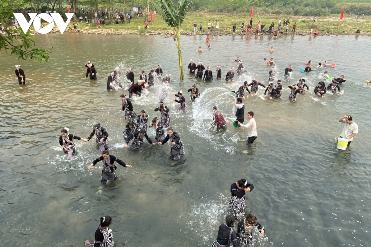 ron rang le hoi bun voc nam ben dong nam mu hinh anh 16