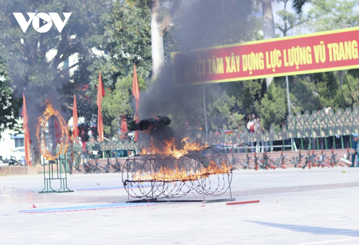 luc luong vu trang Dien bien ra quan huan luyen 2026 day khi the hinh anh 14