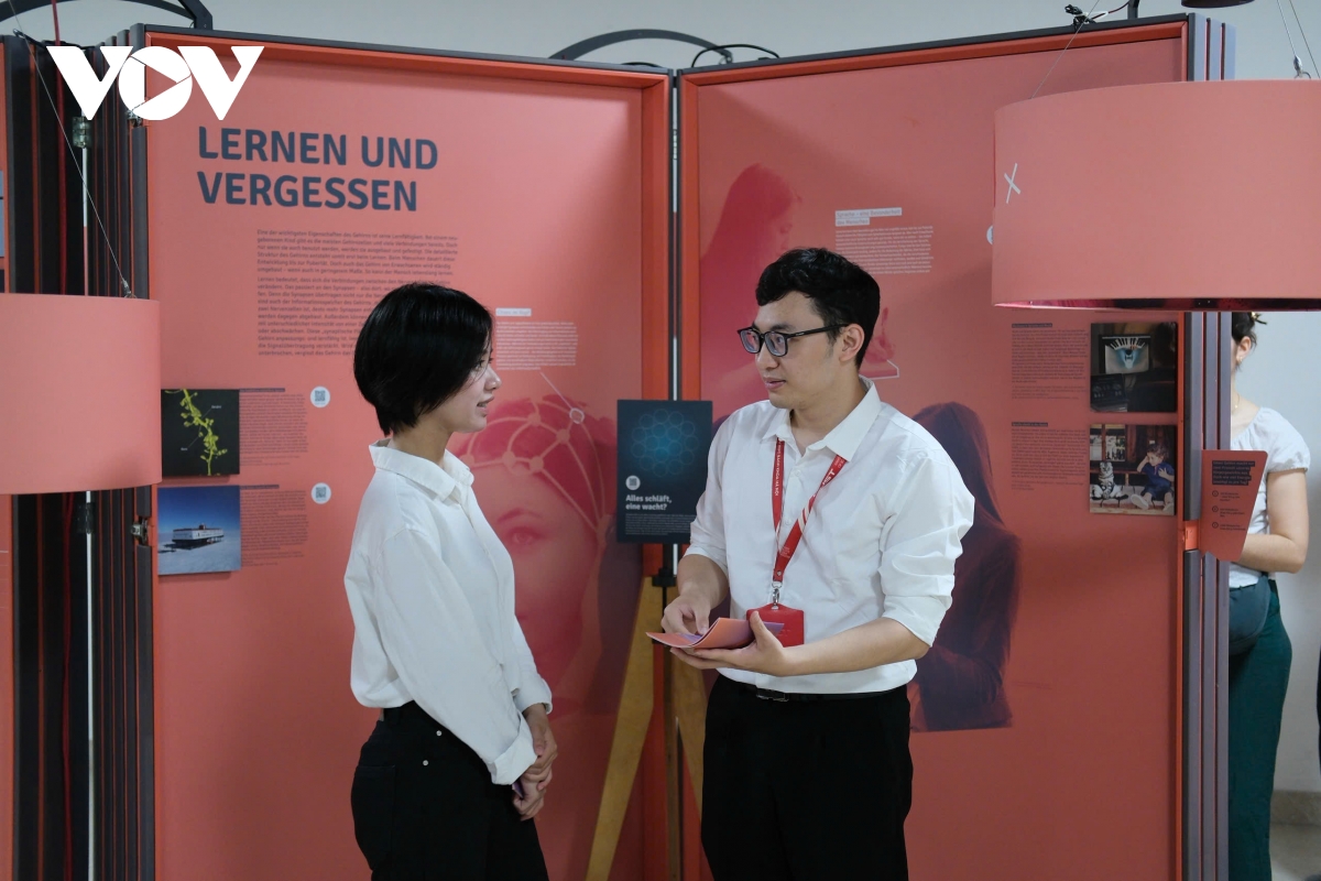 trien lam khoa hoc Duc tai ha noi giai ma vu tru, con nguoi va ai hinh anh 6