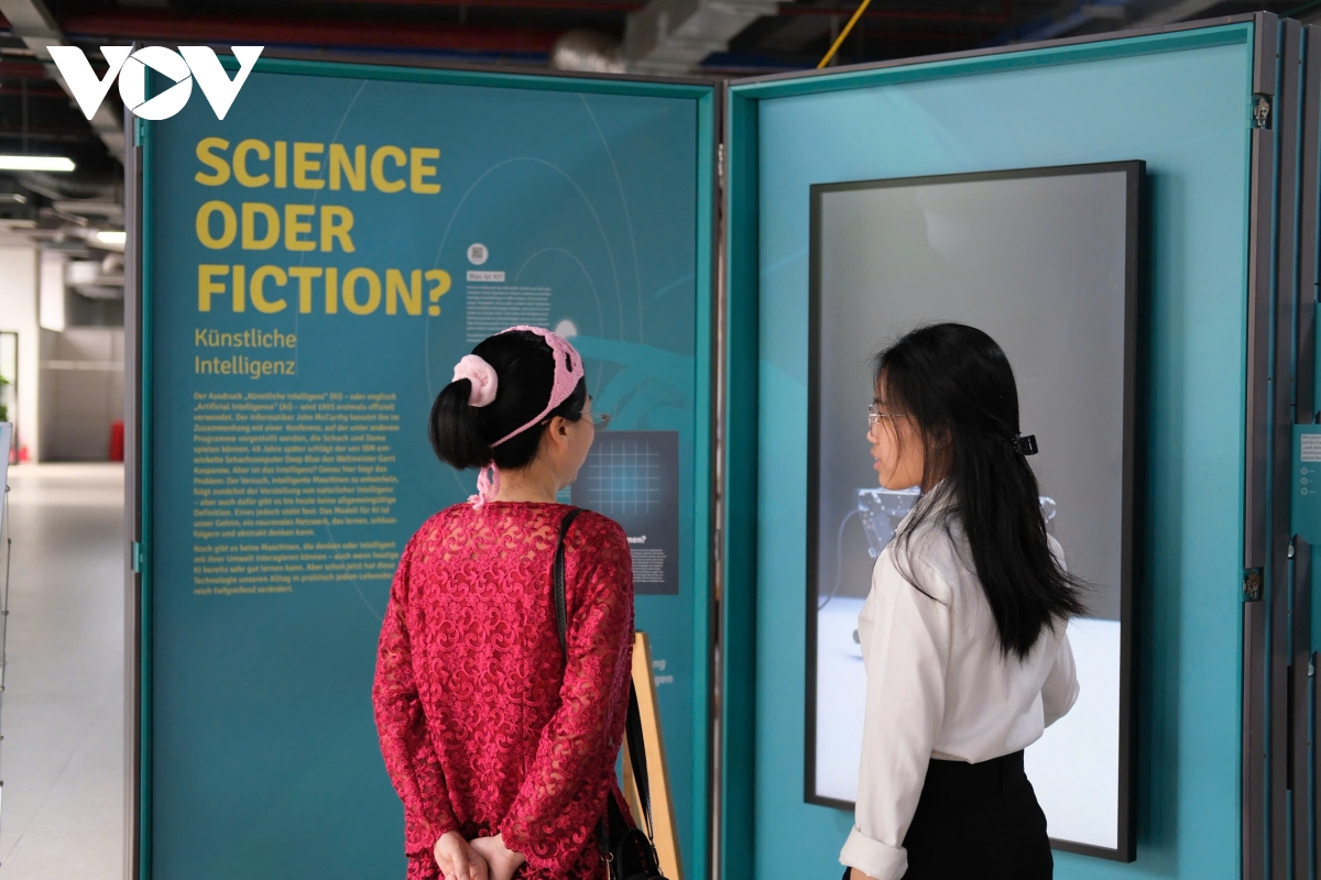 trien lam khoa hoc Duc tai ha noi giai ma vu tru, con nguoi va ai hinh anh 8