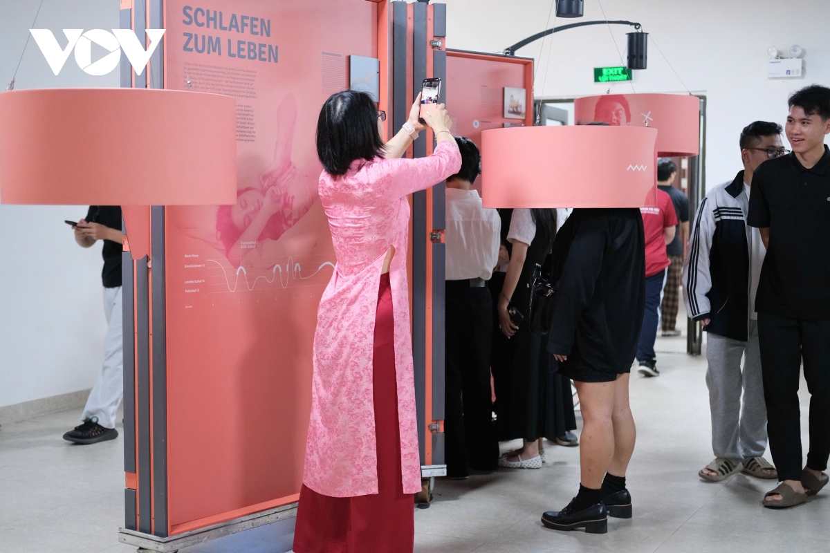 trien lam khoa hoc Duc tai ha noi giai ma vu tru, con nguoi va ai hinh anh 4