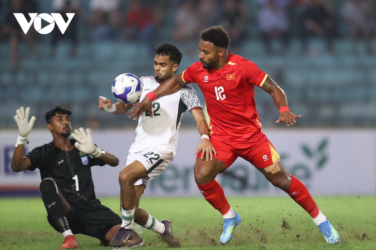 xuan son khang dinh dat 100 the trang, quyet xe luoi malaysia o thien truong hinh anh 2