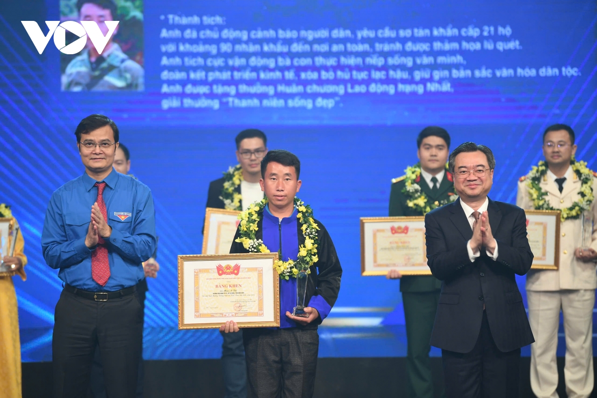 Dong chi nguyen thanh nghi du le trao giai thuong guong mat tre viet nam tieu bieu hinh anh 4