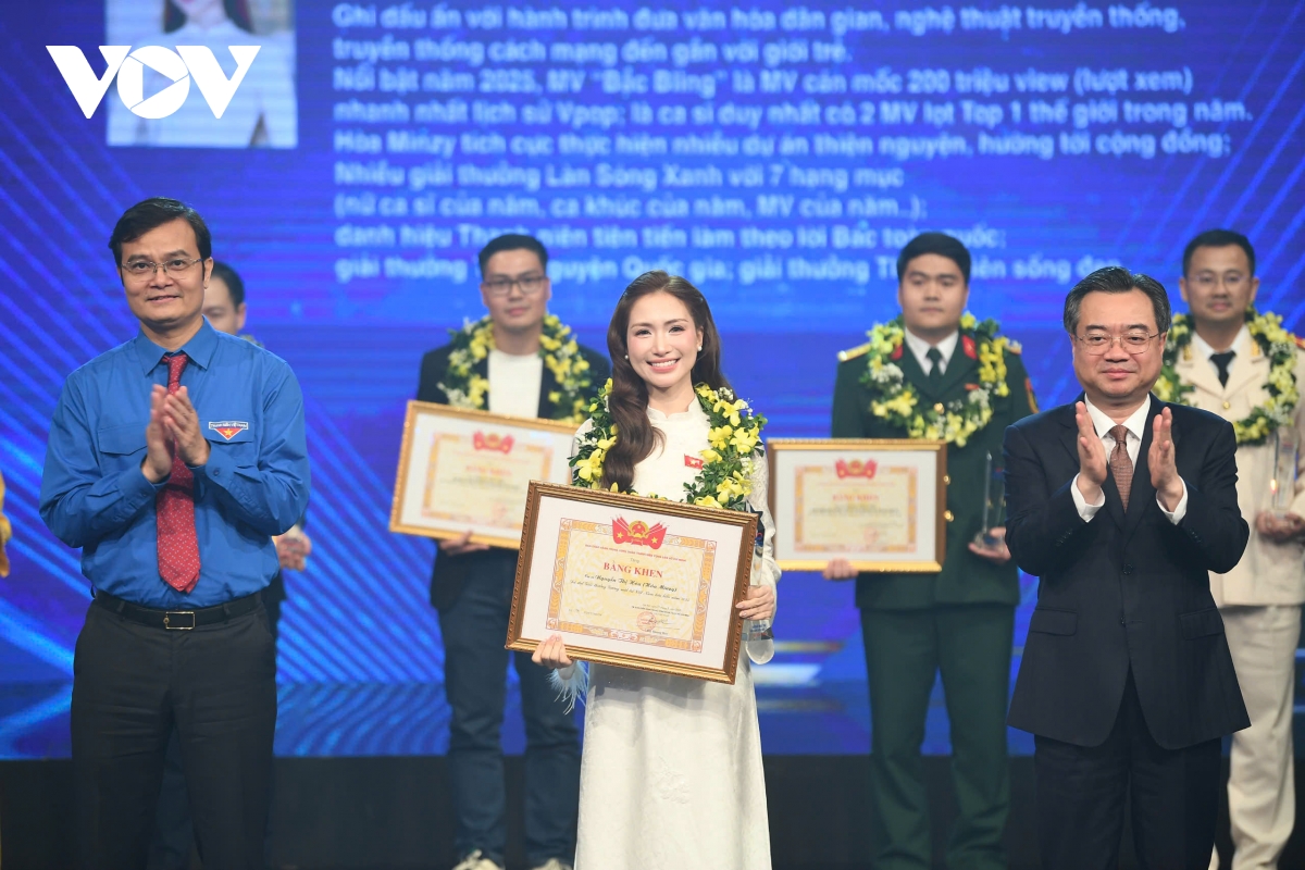 Dong chi nguyen thanh nghi du le trao giai thuong guong mat tre viet nam tieu bieu hinh anh 3