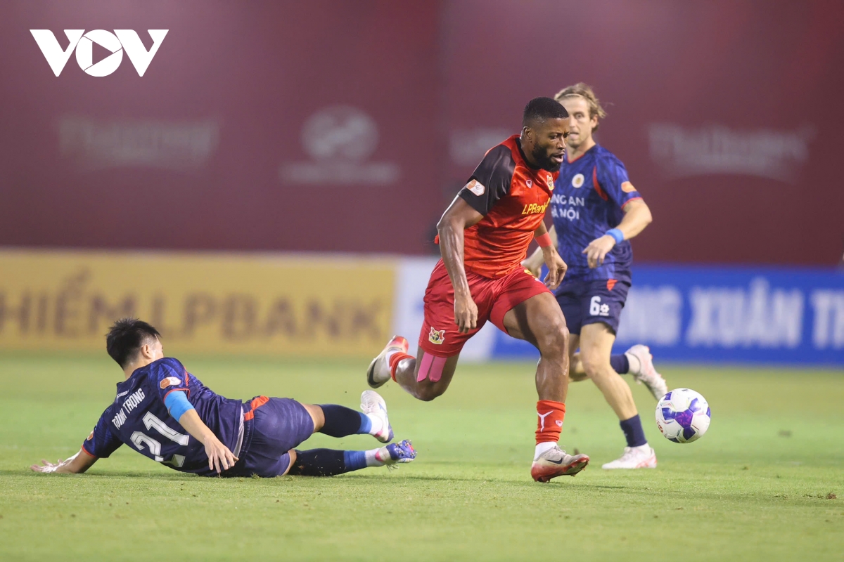 ket qua vong 16 v-league cahn danh bai ninh binh, cung co ngoi dau bang hinh anh 14