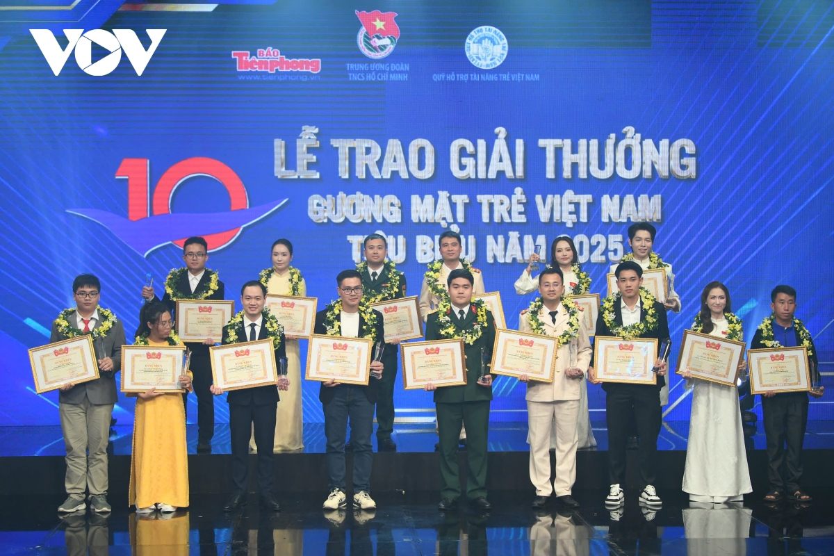 Dong chi nguyen thanh nghi du le trao giai thuong guong mat tre viet nam tieu bieu hinh anh 5