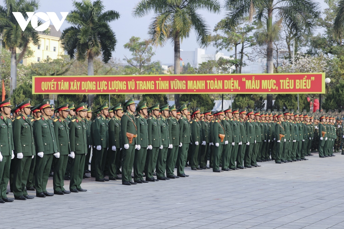 luc luong vu trang Dien bien ra quan huan luyen 2026 day khi the hinh anh 1