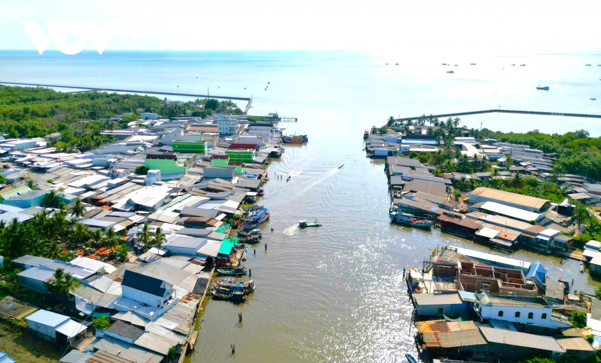 cua bien khanh hoi boi lang ngu dan mua duong ra bien hinh anh 1