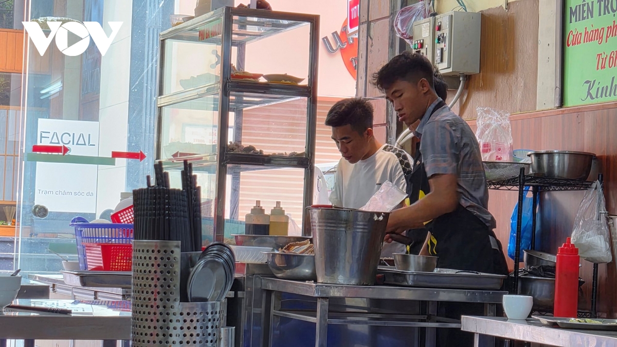 gia xang dau kho luong, co nguoi tiet giam nhu cau theo gia pho ga hinh anh 2