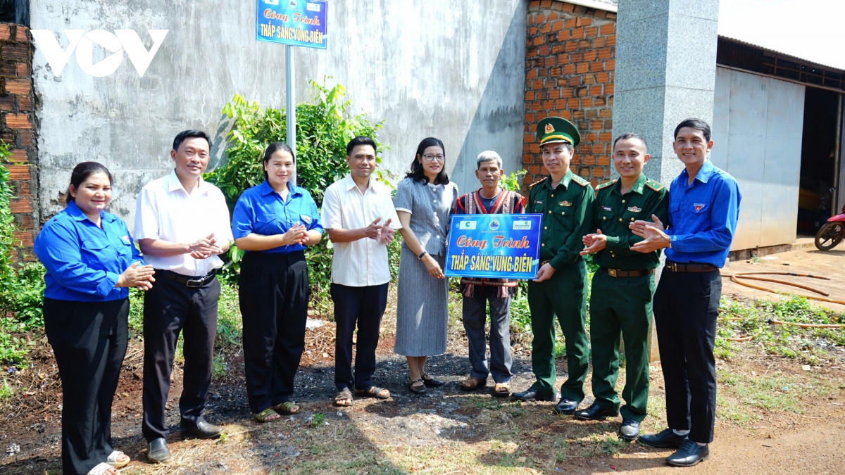  thang ba bien gioi lan toa long yeu nuoc voi hoc sinh vung bien gia lai hinh anh 3