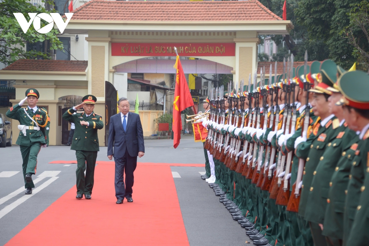 tong bi thu to lam trao huan chuong ho chi minh tang binh chung cong binh hinh anh 2