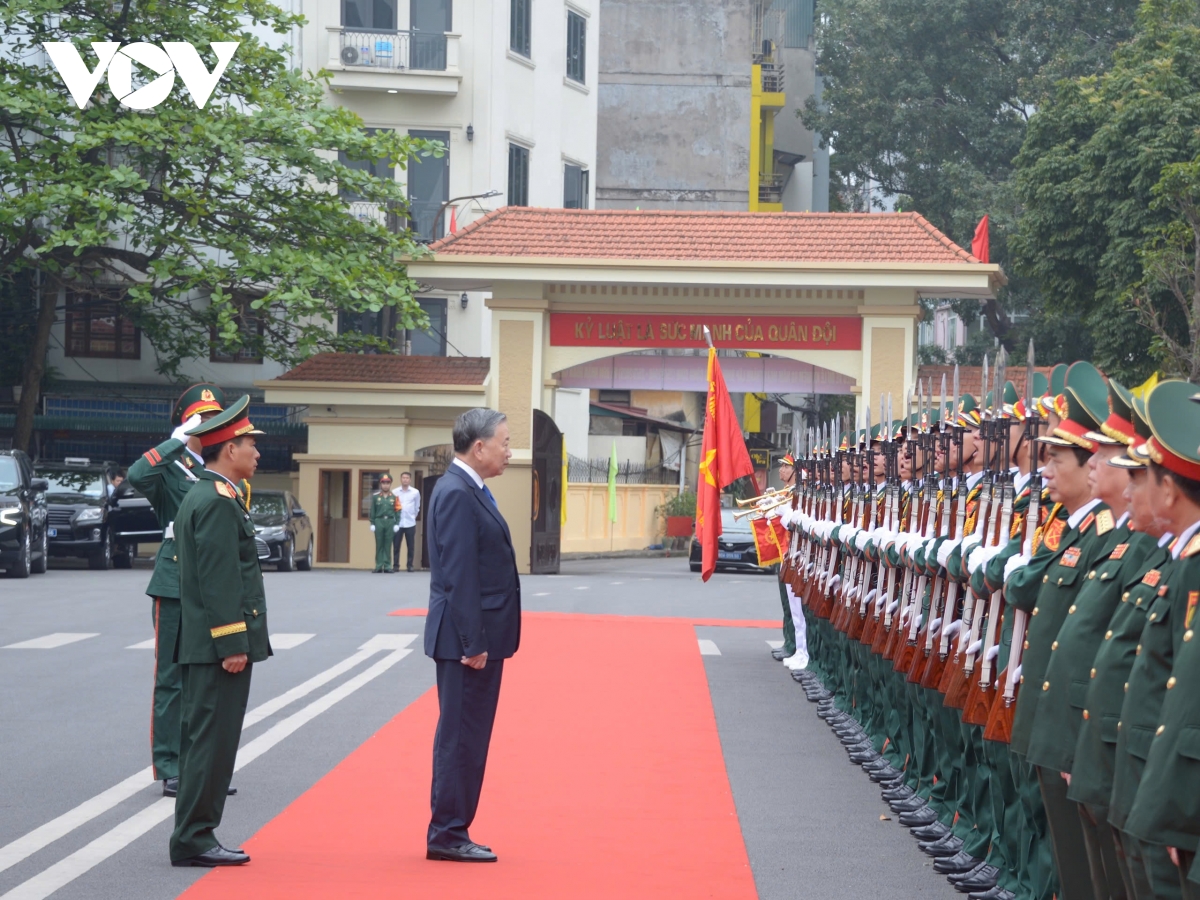 tong bi thu to lam trao huan chuong ho chi minh tang binh chung cong binh hinh anh 1