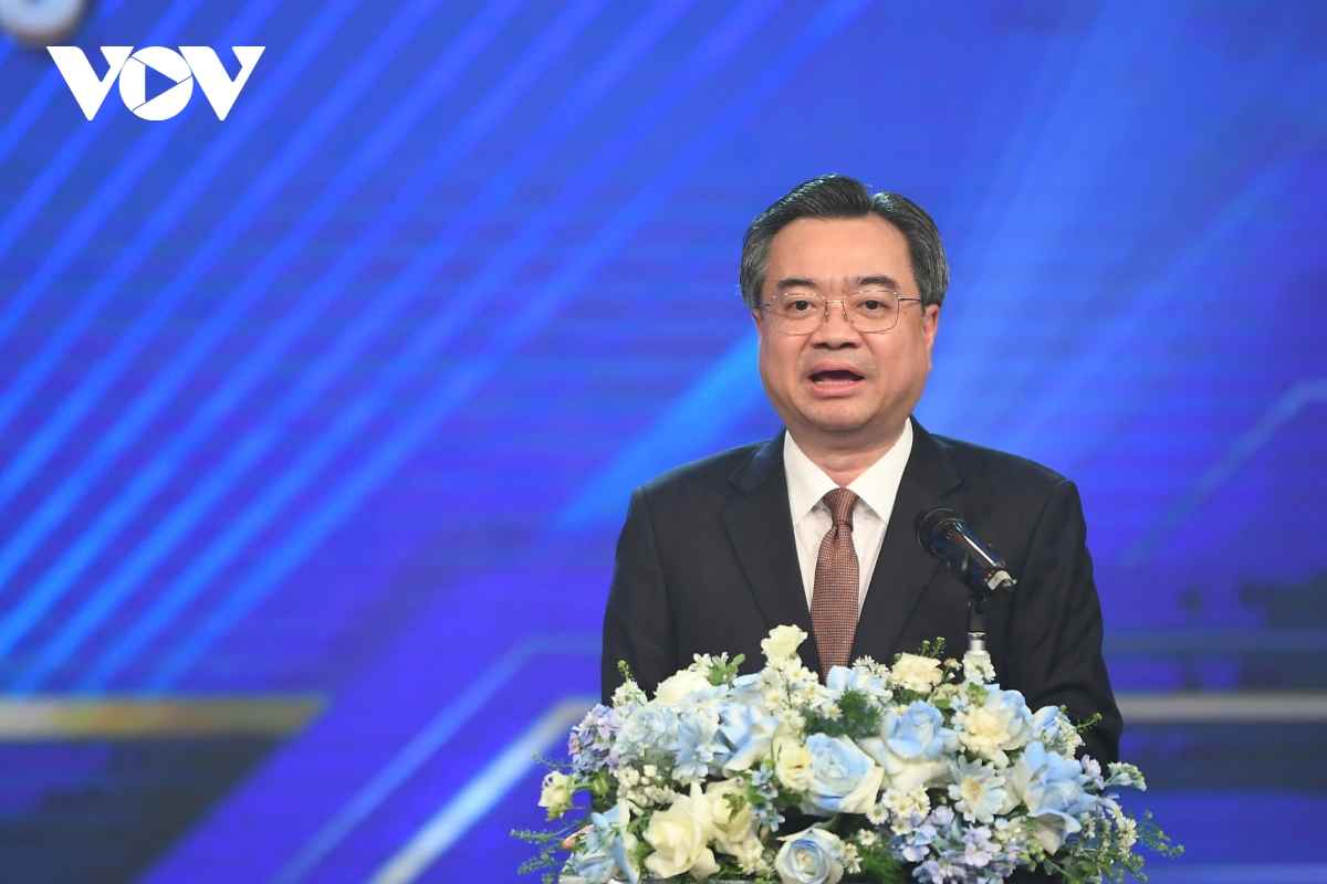 Dong chi nguyen thanh nghi du le trao giai thuong guong mat tre viet nam tieu bieu hinh anh 1