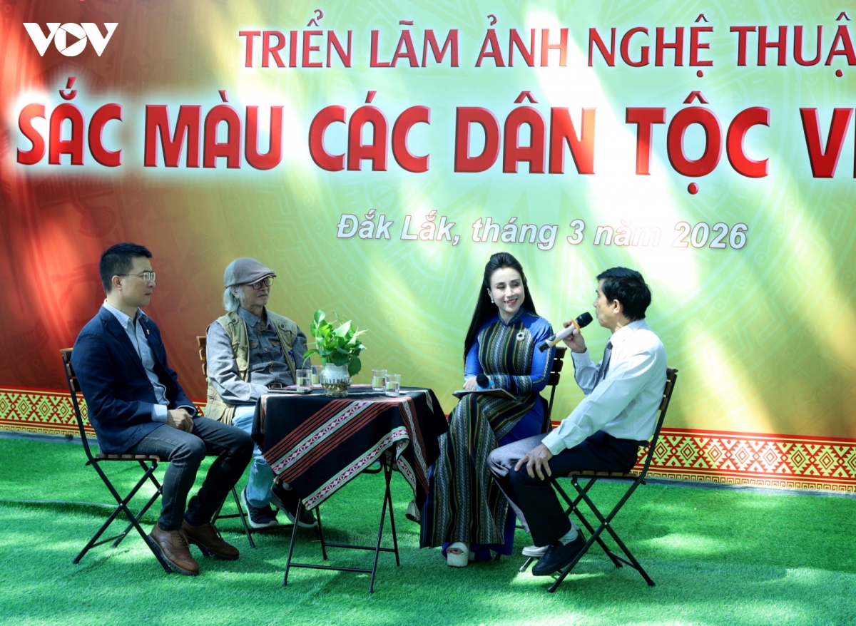 goi mo cam hung sang tac ve ban sac cac dan toc qua nhiep anh hinh anh 1