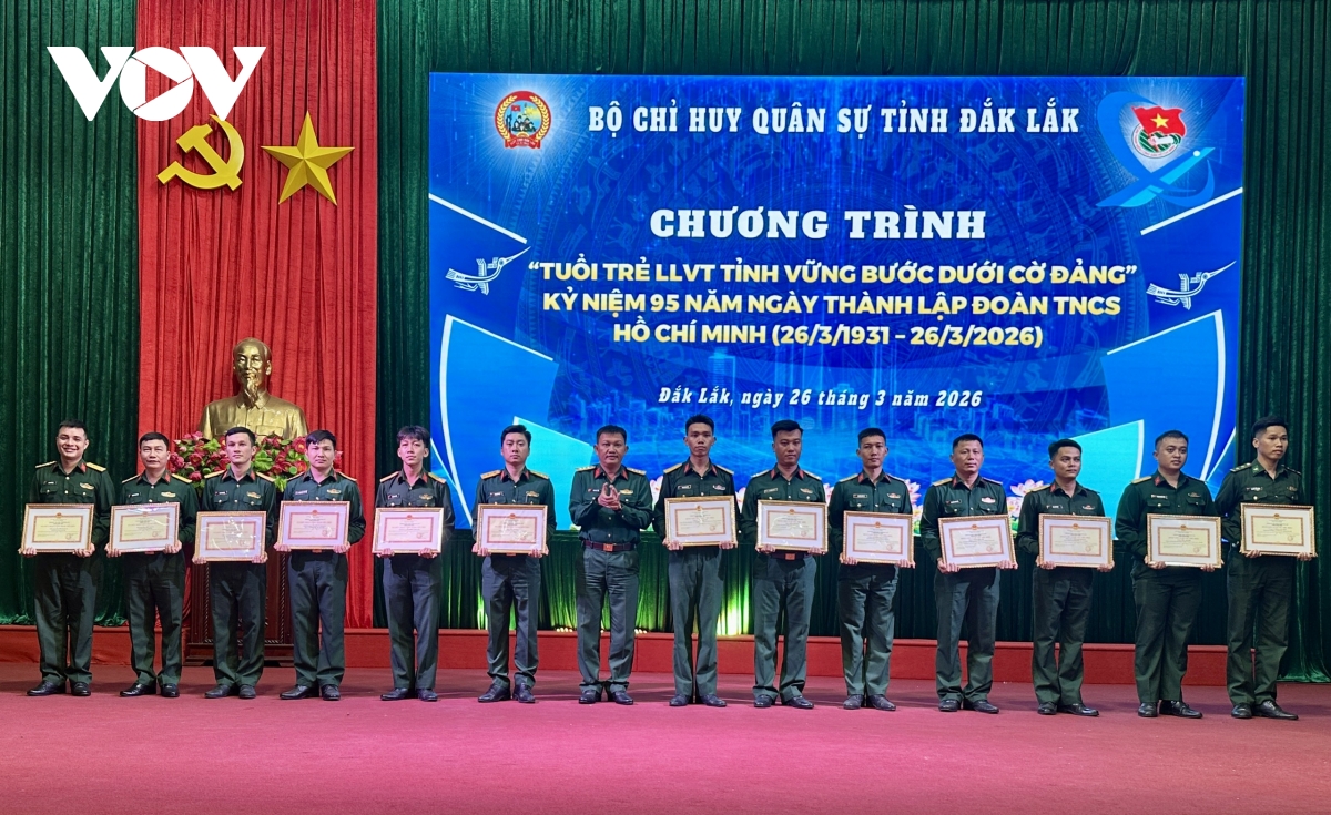 Tuổi trẻ lực lượng vũ trang vững bước dưới cờ Đảng