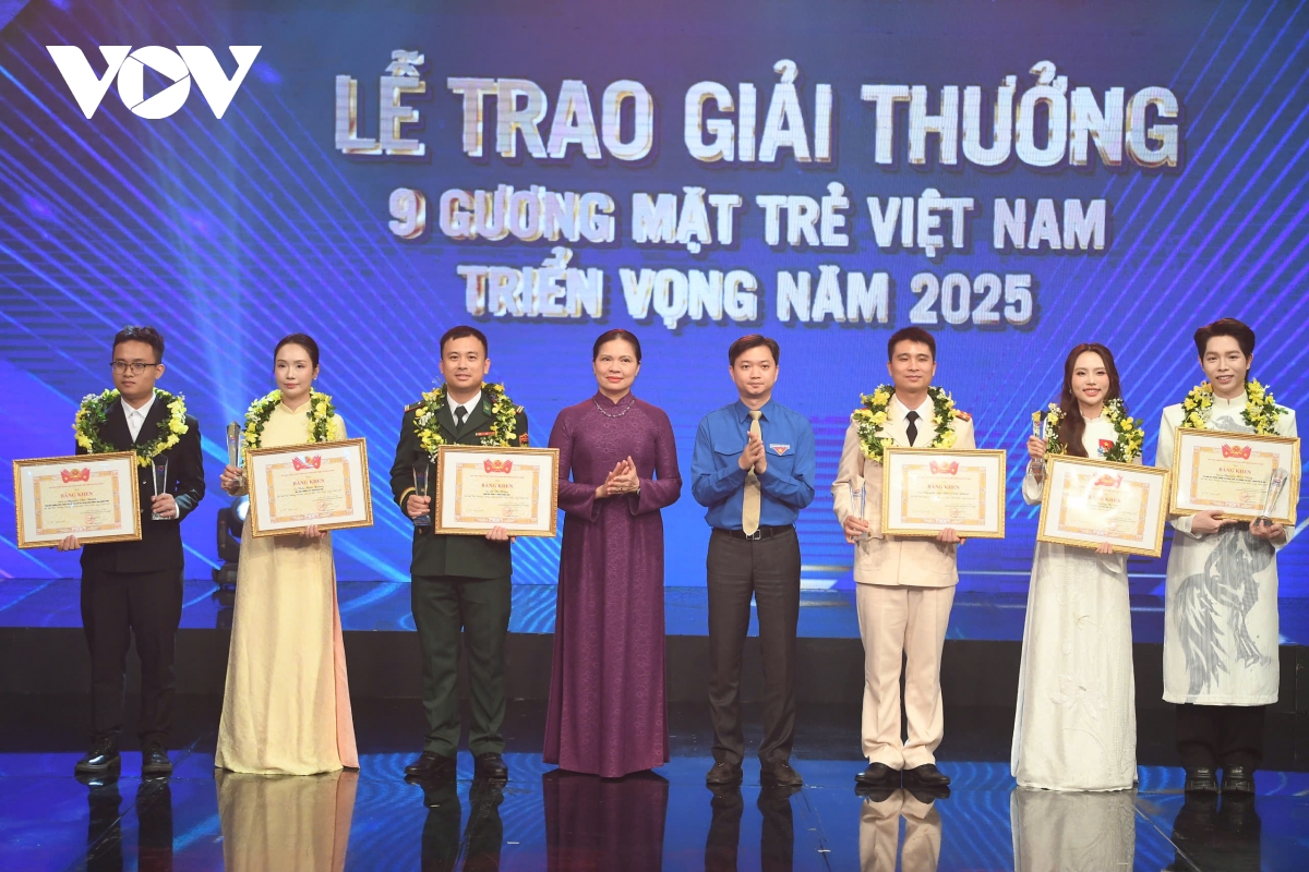 Dong chi nguyen thanh nghi du le trao giai thuong guong mat tre viet nam tieu bieu hinh anh 8