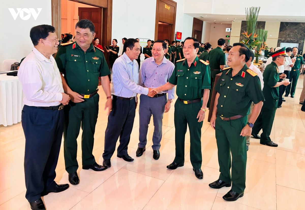 gan 1.200 can bo cao cap quan doi nghi huu du hop mat dau xuan tai quan khu 7 hinh anh 1