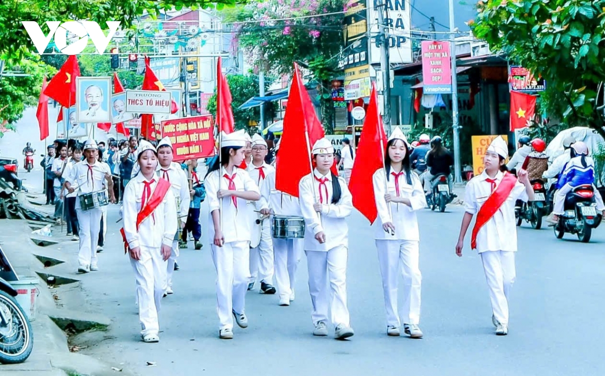 ron rang ngay hoi lon qua man dieu hanh co dong cua hoc sinh mien nui lao cai hinh anh 2