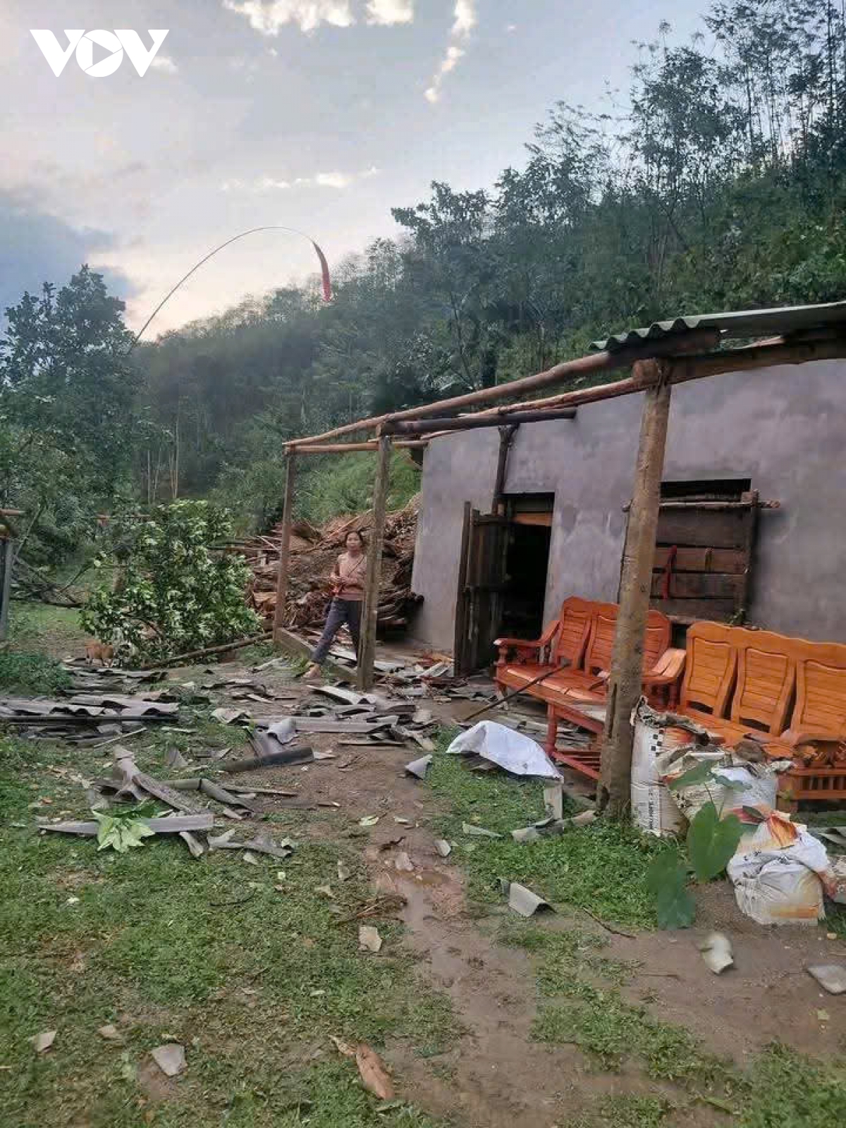 mua dong, loc xoay gay nhieu thiet hai cho lao cai hinh anh 2