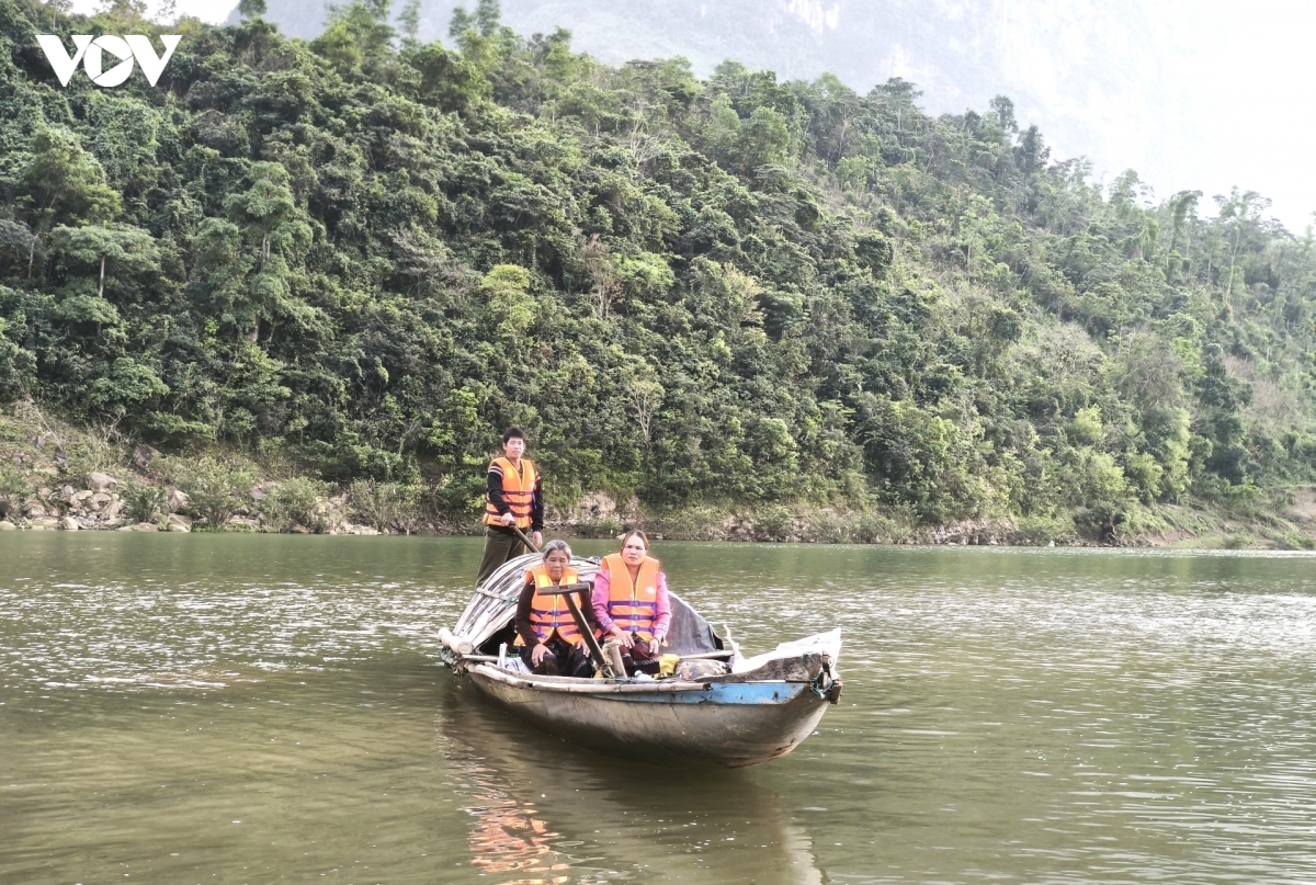 bang rung, vuot thac tam lu di bau cu som o xa truong son, quang tri hinh anh 4